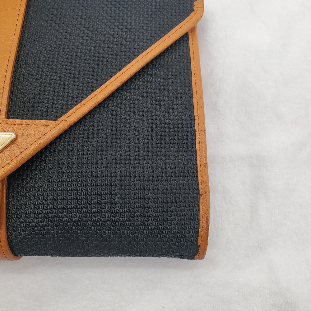 ♤♤ YSL Black and Tan Envelope Clutch with Logo - Picture 3 of 15